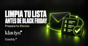 Limpieza de la lista de Klaviyo antes de Black Friday, ilustrada con un sobre y una lista de contactos revisada